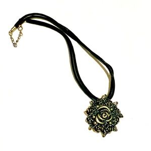 Handmade silver rose necklace (new)